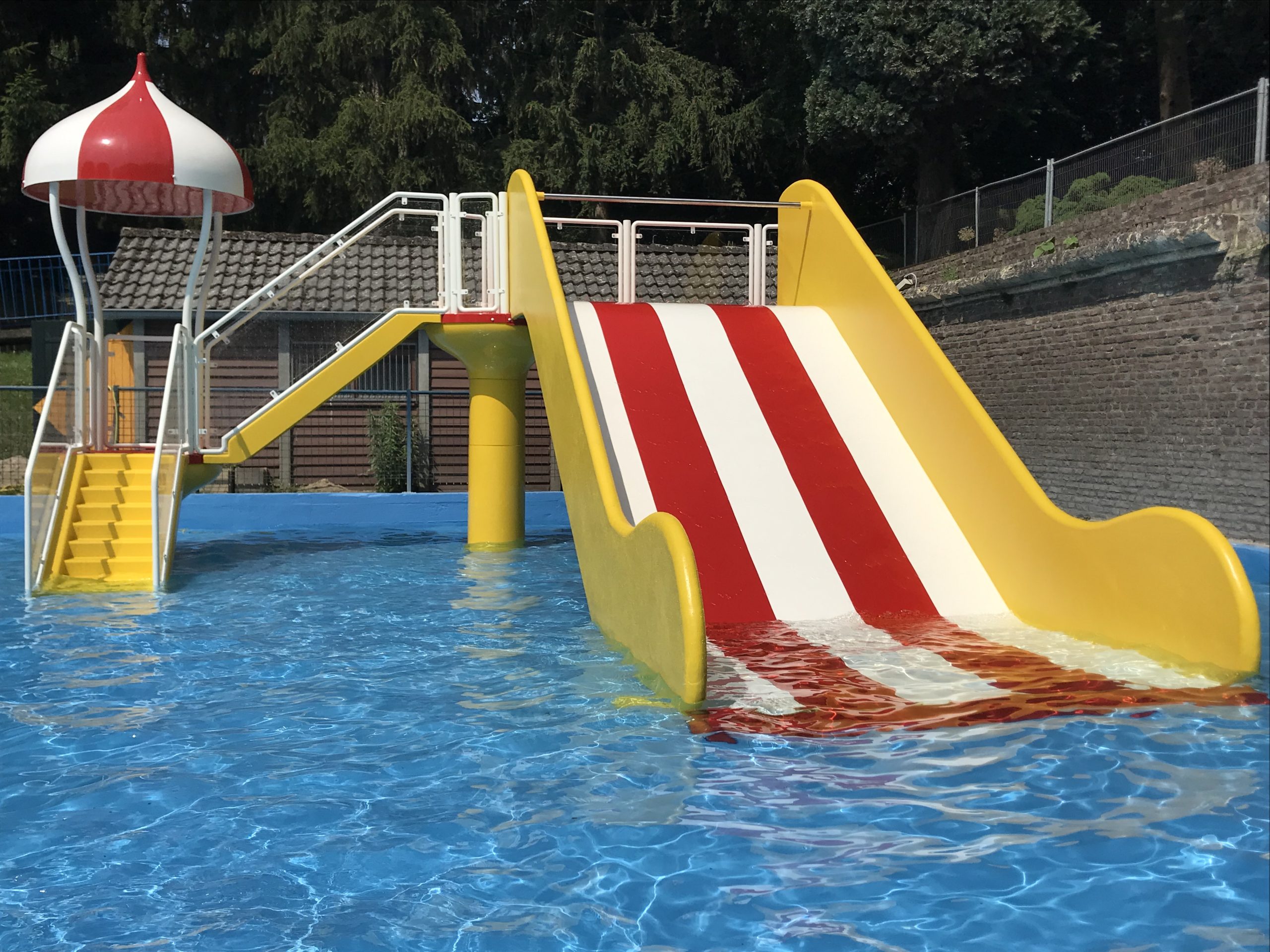 Familieglijbaan Water Speelelementen Bij Pooljoy Pooljoy familieglijbaan-water-speelelementen-bij-pooljoy-pooljoy